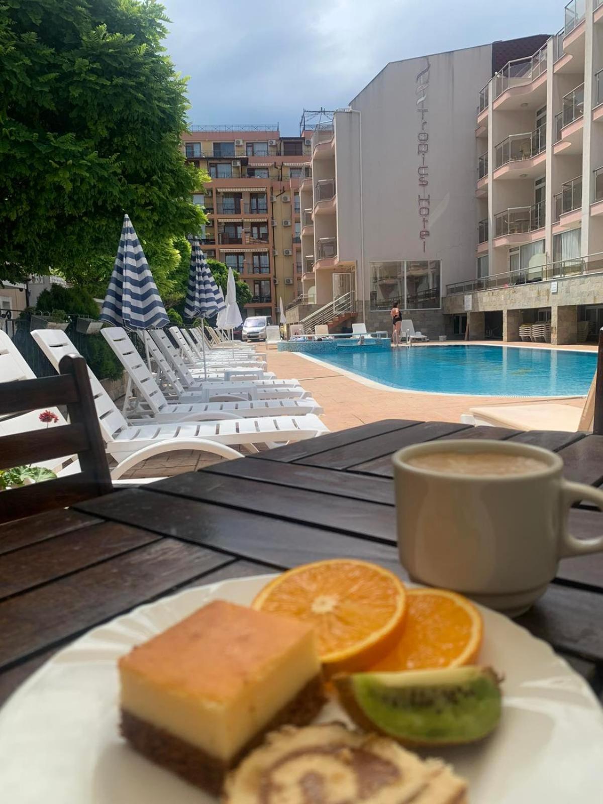 Tropics Hotel สวิติ วลัส ภายนอก รูปภาพ