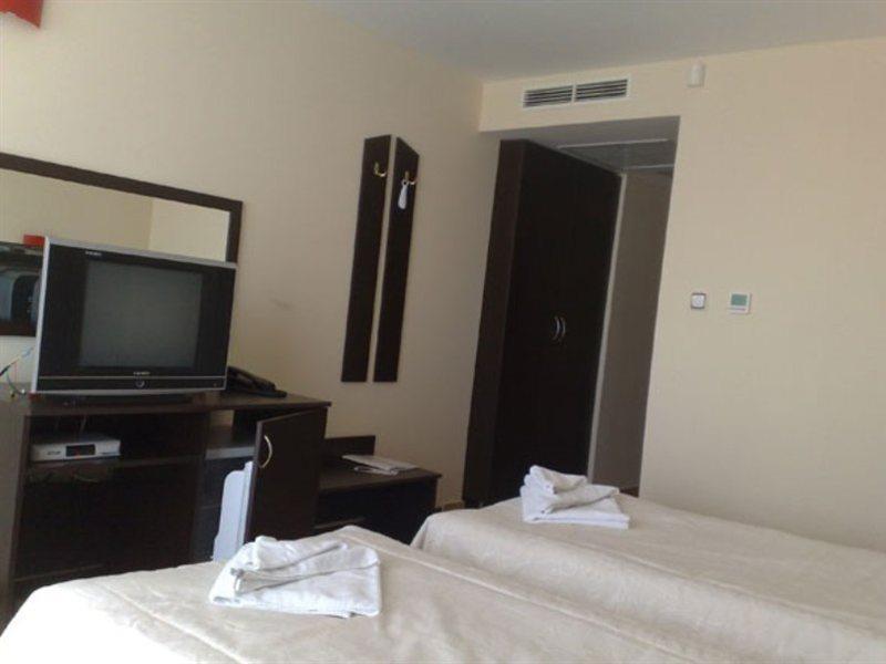 Tropics Hotel สวิติ วลัส ภายนอก รูปภาพ