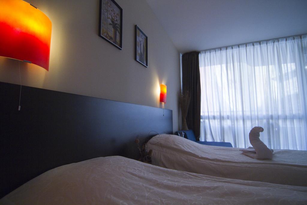 Tropics Hotel สวิติ วลัส ภายนอก รูปภาพ