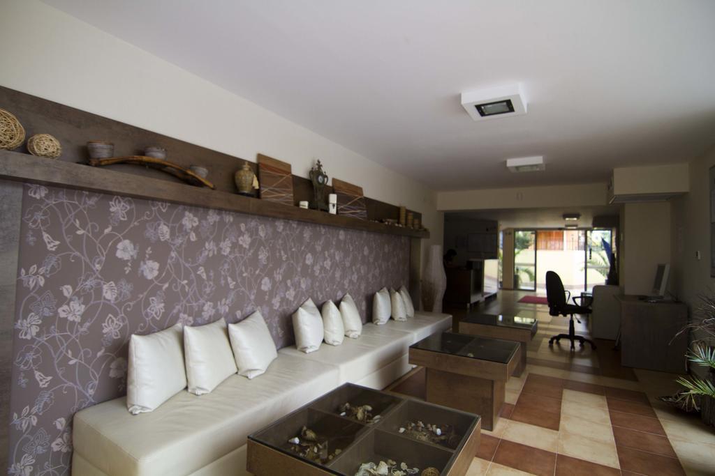 Tropics Hotel สวิติ วลัส ภายนอก รูปภาพ