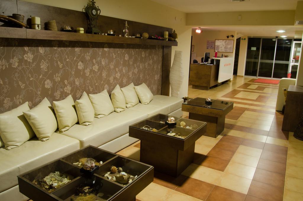 Tropics Hotel สวิติ วลัส ภายนอก รูปภาพ