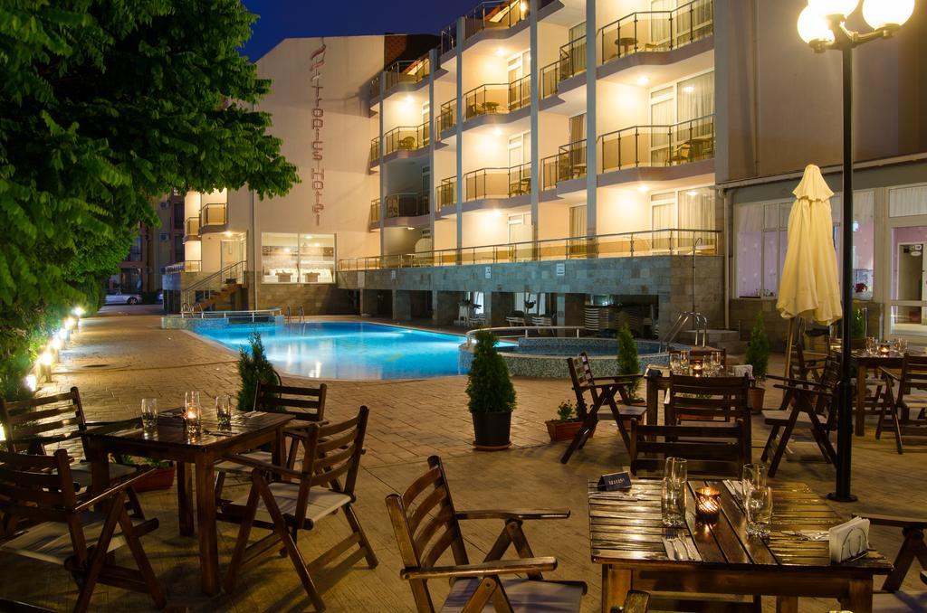 Tropics Hotel สวิติ วลัส ภายนอก รูปภาพ