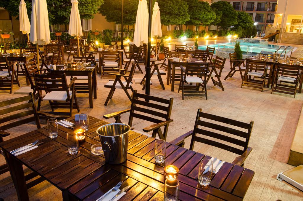 Tropics Hotel สวิติ วลัส ภายนอก รูปภาพ
