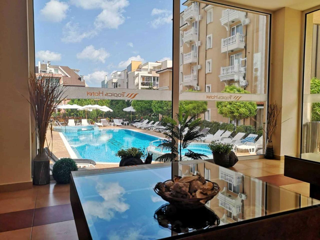 Tropics Hotel สวิติ วลัส ภายนอก รูปภาพ