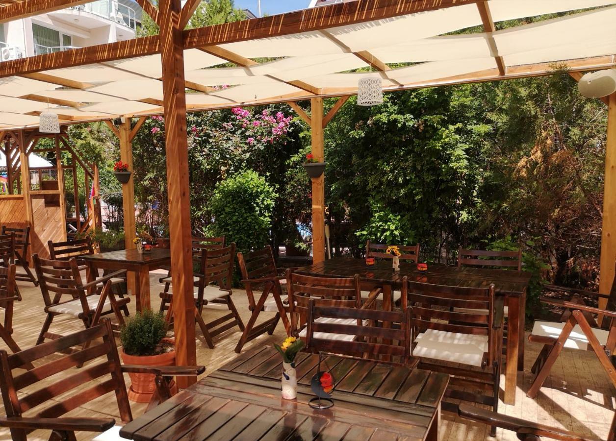 Tropics Hotel สวิติ วลัส ภายนอก รูปภาพ