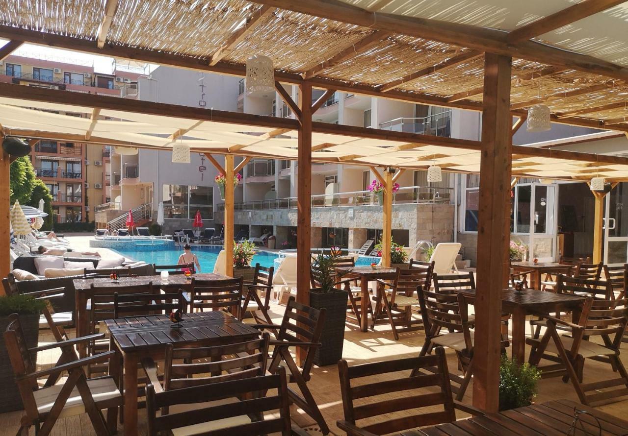 Tropics Hotel สวิติ วลัส ภายนอก รูปภาพ