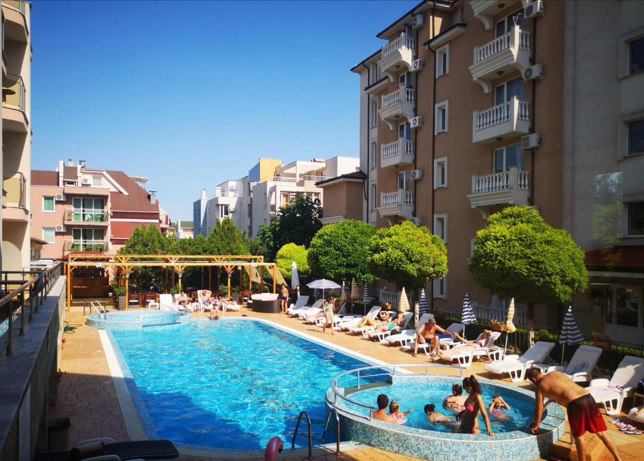 Tropics Hotel สวิติ วลัส ภายนอก รูปภาพ