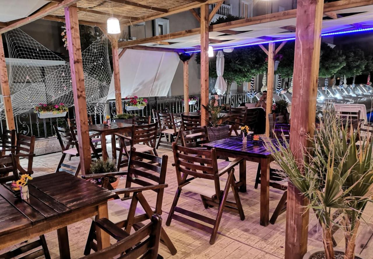 Tropics Hotel สวิติ วลัส ภายนอก รูปภาพ
