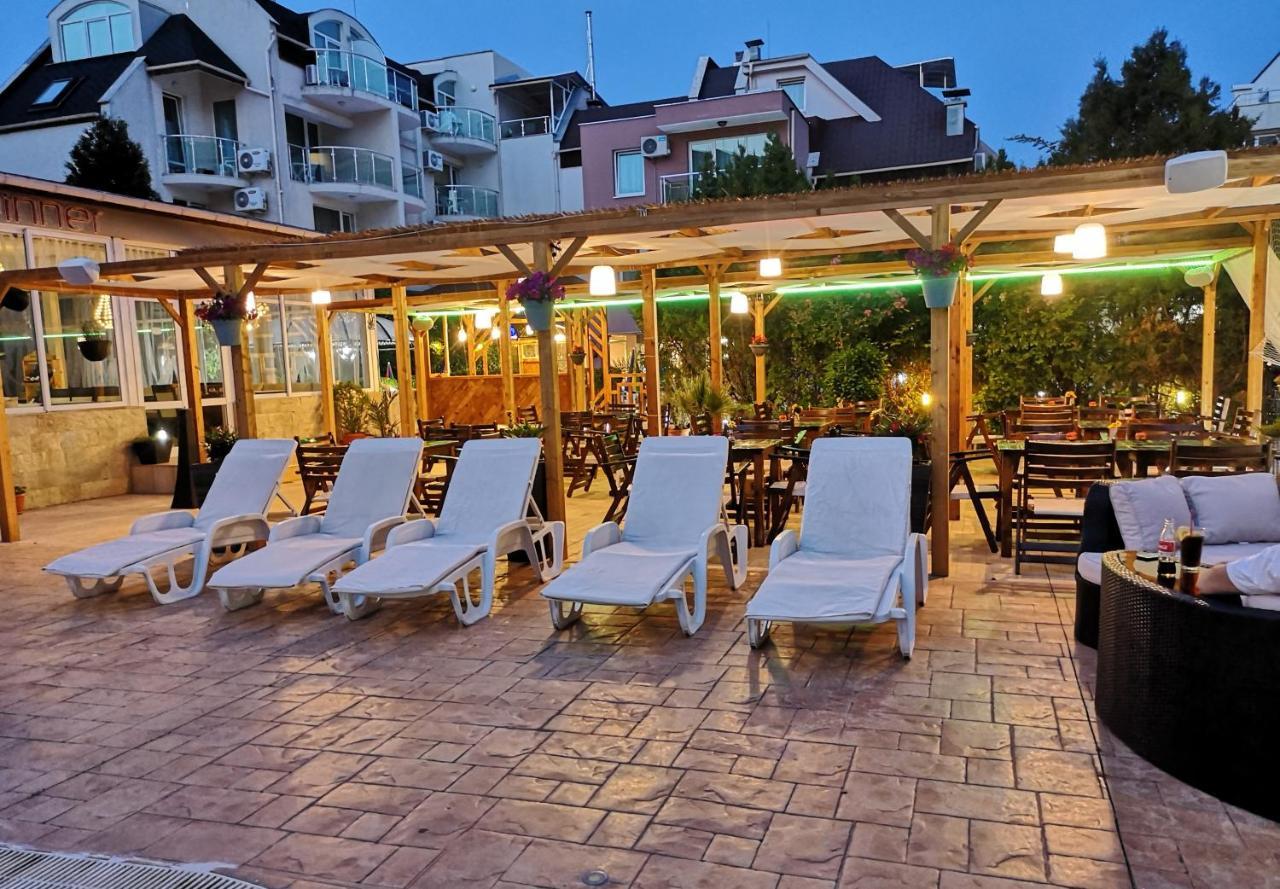 Tropics Hotel สวิติ วลัส ภายนอก รูปภาพ