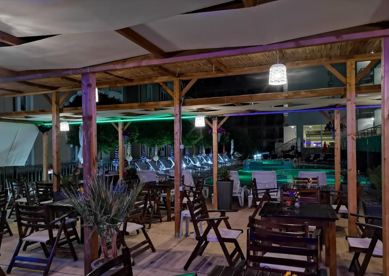 Tropics Hotel สวิติ วลัส ภายนอก รูปภาพ