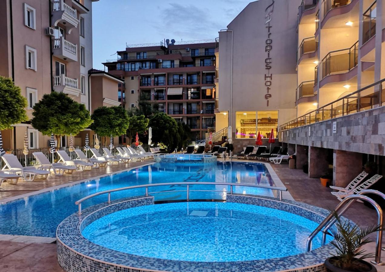 Tropics Hotel สวิติ วลัส ภายนอก รูปภาพ
